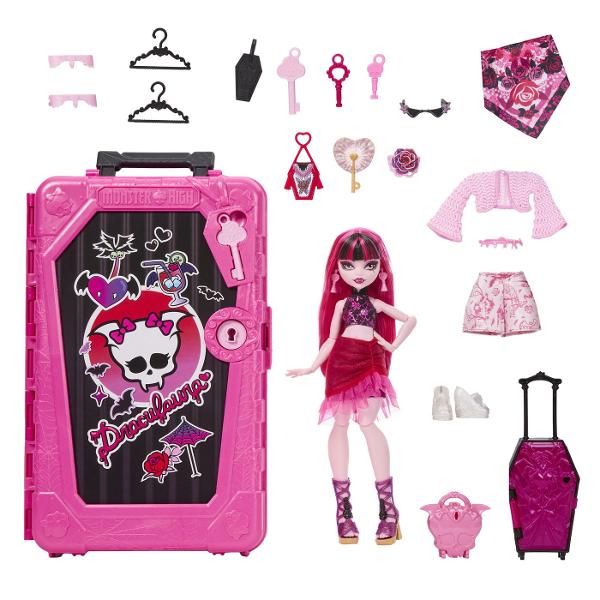 Descopera universul plin de mister si stil din colectia Monster High Skulltimate Secrets cu papusa Draculaura intr-o editie speciala cu surpriza Setul include peste 19 surprize si ofera mai mult de 125 de combinatii de styling permitand personalizarea completa a tinutelor si accesoriilor Copilul poate debloca compartimentele secrete cu ajutorul cheii incluse dezvaluind haine accesorii si elemente tematice inspirate din atmosfera exotica a oazei Papusa impresioneaza prin tinute in nuante 