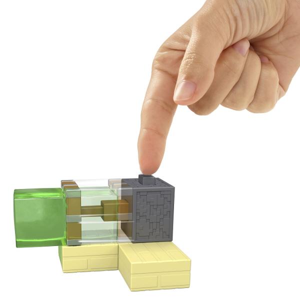 Setul de joaca Minecraft Redstone recreeaza atmosfera din celebrul univers Minecraft oferind copiilor posibilitatea de a construi si de a-si imagina propriile aventuri inspirate din joc Piesele si accesorii sunt realizate in stilul pixelat caracteristic Minecraft fiind perfecte pentru recrearea scenelor de actiune din lumea blocurilor Setul include figurine si elemente de constructie inspirate din mecanismele Redstone precum si accesorii tematice care permit recrearea unei capcane cu 