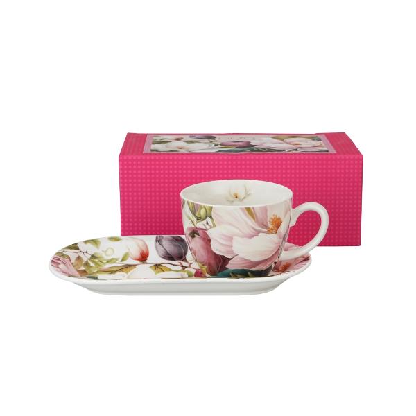 Setul pentru mic dejun &ndash; can&259; jumbo &537;i farfurioar&259; lung&259; MAGNOLIAS din colec&539;ia Flower Classic este realizat din por&539;elan New Bone China caracterizat printr-o culoare alb-crem natural&259; cu o str&259;lucire delicat&259; &537;i o rezisten&539;&259; &537;i durabilitate excep&539;ionale men&539;in&acirc;nd &icirc;n acela&537;i timp lejeritatea &537;i fine&539;eaLinia este 