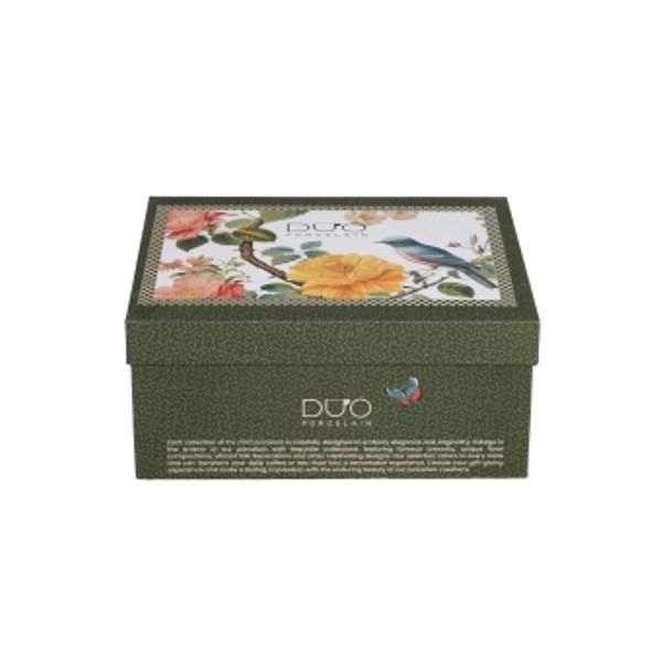 Setul de 2 ce&537;ti &537;i farfurioare APRIL din colec&539;ia Flower Classic este realizat din por&539;elan New Bone China caracterizat printr-o culoare alb-crem natural&259; cu o str&259;lucire delicat&259; &537;i o rezisten&539;&259; &537;i durabilitate excep&539;ionale men&539;in&acirc;nd &icirc;n acela&537;i timp lejeritatea &537;i fine&539;eaO linie decorat&259; cu un motiv delicat de tufe de 