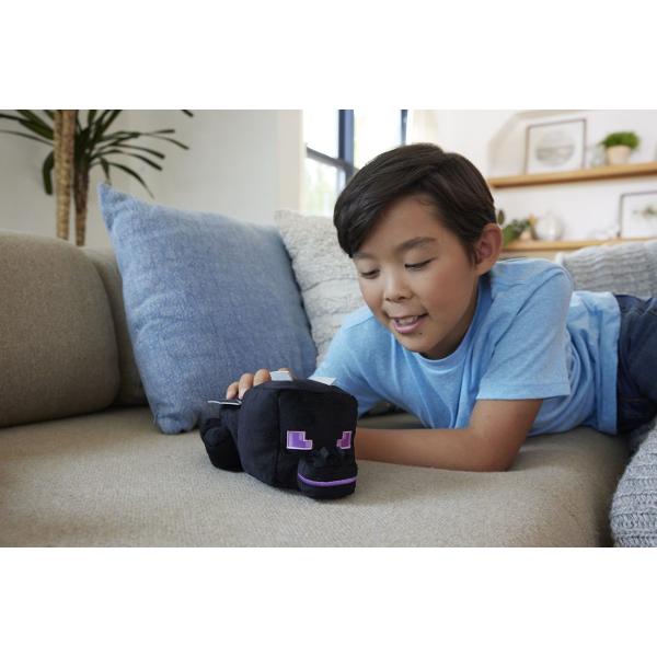 Adu lumea pixelata din Minecraft in realitate cu aceste jucarii de plus si detalii inspirate de personajele si creatiile iconice din joc Fiecare plus are design autentic culori vii si forme cubice pastrand fidelitatea fata de stilul grafic al jocului Colectia include atat personaje populare cum ar fi Steve si Alex cat si creaturi indragite sau temute precum Zombie Albastru Axolotl Bee Papagal Pisica Cal sau alte animale si mob-uri din Minecraft Realizate din materiale moi si 