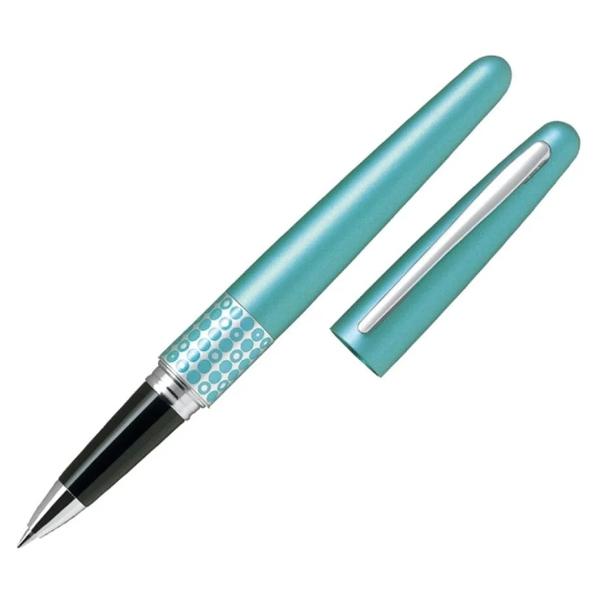 Roller Pilot MR Retro Pop 07 mm Cu un design Retro-Pop colectia MR 3 intr-un stil elegant si vesel cu o gama pentru toate gusturile este cadoul perfect intarit de calitatea Pilot Rollerul Mr Retro-Pop cu cerneala lichida de culoare neagra scriere 07 mm intr-o cutie cadou cu motive Retro-Pop