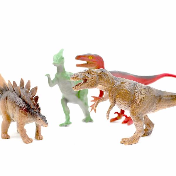 Copilul t&259;u este fascinat de lumea dinozaurilor Sau cau&539;i o modalitate distractiv&259; &537;i interesant&259; prin care s&259;-i st&acirc;rne&537;ti interesul pentru &537;tiin&539;&259; &537;i natur&259; Setul nostru cu 6 dinozauri este perfect pentru joac&259; &icirc;nv&259;&539;are &537;i aventuri de neuitat &icirc;n era preistoric&259; a dinozaurilorChiar dac&259; au 