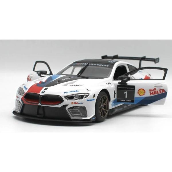 Kitul de Asamblare RC BMW M8 GTE de la Rastar este o jucarie inovatoare si captivanta perfecta pentru copiii de peste 8 ani si pasionatii de masini Acest set DIY ofera o experienta interactiva completa permitand utilizatorului sa construiasca pas cu pas o replica detaliata a celebrului model BMW M8 GTE la scara 118 Kitul contine 74 de piese din plastic usor de imbinat precum si o telecomanda performanta ce functioneaza pe frecventa de 24 GHz asigurand un control precis si stabil 