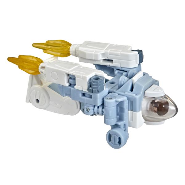 Seria Studio a permis intotdeauna fanilor sa treaca de marele ecran si sa construiasca colectia suprema Transformers inspirata din scenele emblematice de film din universul filmelor Transformers Acum linia Studio Series se extinde pentru a include momentele epice si personajele din Transformers Figura are un decor viu inspirat de film este extrem de articulata pentru a fi posibila transformarea si vine cu un accesoriu blaster Acest pachet contine personajul Spike Witwicky