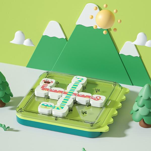 Puzzle-ul vine cu o gama larga de carti de diferite dificultati de la un sarpe cu linii drepte simple pana la doi serpi cu rasuciri complexe Plasarea pieselor drepte curbate si in forma de cruce in pozitiile corecte ajuta la formarea abilitatilor de rezolvare a problemelor