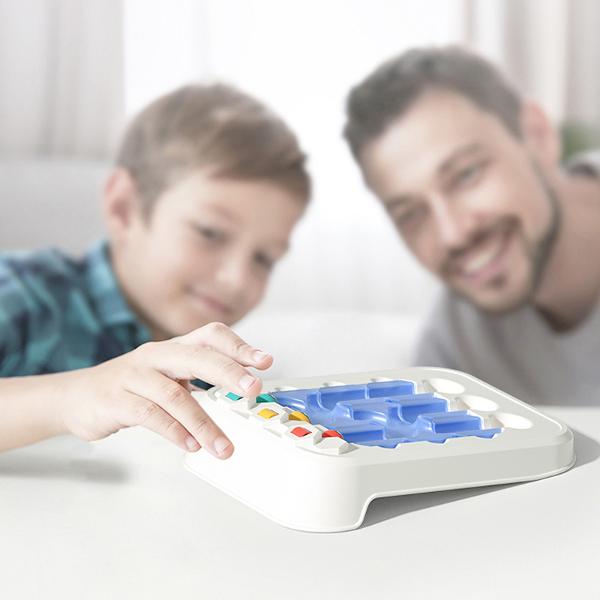 Joc educational Aventura Pinguinilor Jocul necesita o analiza atenta pentru a plasa piesele in pozitiile corecte si stabileste care piese lipsesc Este ideal pentru formarea abilitatilor de observare rationament cognitiv planificare si rezolvare de probleme