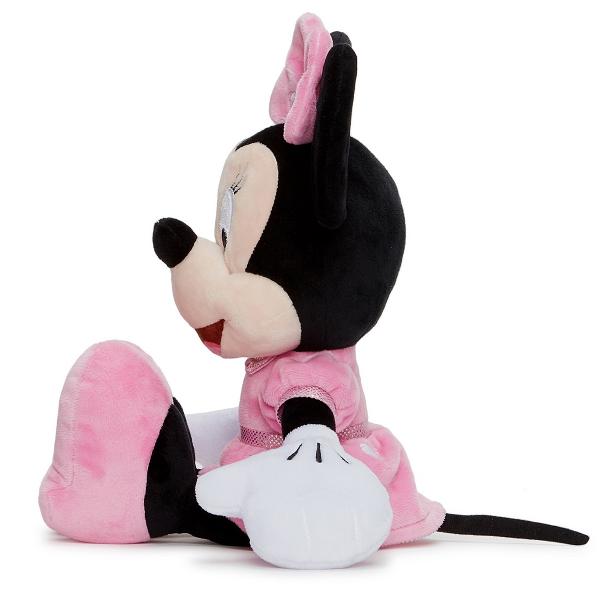 Stim ca primul cel mai bun prieten al celui mic este jucaria de plus cea alaturi de care descopera lumea si doarme linistit noaptea Minnie Mouse este prietena lui Mickey Mouse Are o personalitate placuta si este recunoscuta pentru colectia ei de funde mari de diferite culori pe care le pune pe cap Aceasta jucarie de plus este fabricata dintr-un material de calitate rezistent si in conformitate cu cerintele de calitate Disney Dimensiunea ei este de 35 de centimetri