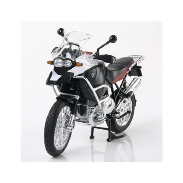 Motocicleta are proportiile ideale pentru momente pline de distractie si amuzament avand dimensiunile in centimetri dupa cum urmeaza  225913 Motocicleta metalica Bmw Rs1200 scara 1 la 9 are anvelope de cauciuc si un design detaliat realizat din materiale metalice turnate cu accesorii realizate din material plastic de calitate superioara Copilul dumneavoastra se poate juca in voie cu motocicleta metalica Bmw Rs1200 de la brandul international Rastar Nicio cursa nu este imposibil de 