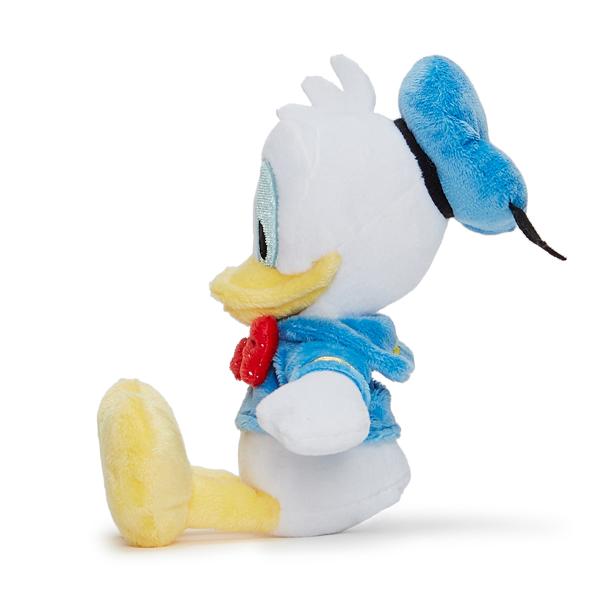 Donald Duck un indragit personaj Disney este o rata alba cu un cioc si picioare galbene-portocalii De obicei poarta o camasa de marinar o bereta precum si un papion rosu dar nu si pantaloni Trasatura care l-a facut pe Donald faimos a fost personalitatea sa si temperamentul sau exploziv Donald a fost onorat oficial ca al treilea cel mai popular personaj din toate timpurile Acesta jucarie de plus este fabricata dintr-un material de calitate rezistent si in conformitate cu cerintele de 