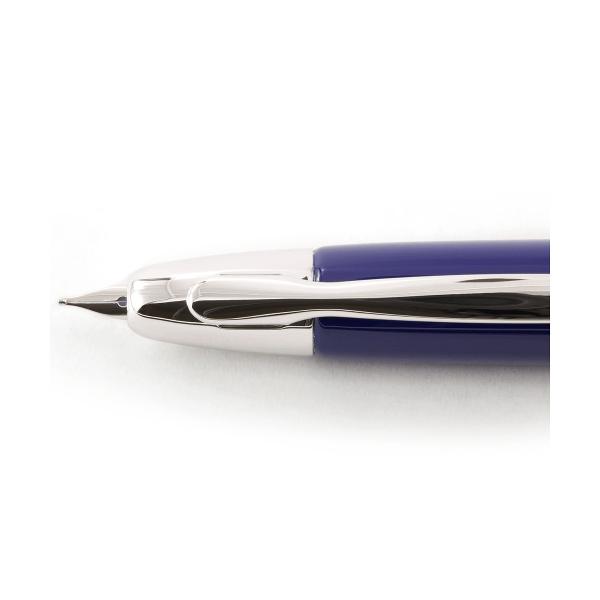 &55357;&56715; Stiloul Capless Rhodium este un&nbsp;stilou incarcat de istorie si tehnologie&55357;&56715; Design-ul impresionant impreuna cu ingenioasa tehnologie folosita il face potrivit pentru noua era&55357;&56715;&nbsp;Corpul metalic&nbsp;este de-un albastru stralucitor cu accente de&nbsp;rodiu&nbsp;si se asorteaza perfect cu&nbsp;penita din aur de 18K placata de asemenea 