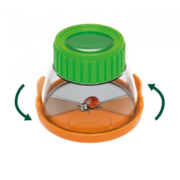 Un terariu pentru recrearea habitatelor animalelor mici insecte melci p&259;ianjeni mormoloci g&acirc;ndaciColecteaz&259; plante &537;i pietricele cu penseta pentru a-&539;i decora habitatulObserv&259; animalele cu lupa deta&537;abil&259; x6 &537;i lupa gradat&259; x3Include 1 terariu 1 capcana cu lupa curea penseta lupa gradata &537;i instruc&539;iuni ilustrateVarsta recomandata 6 aniDimensiunile cutiei 2130 x 0980 