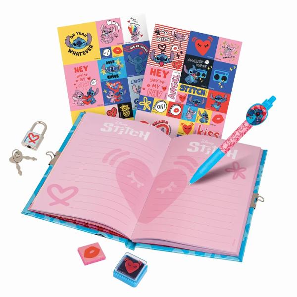 Set agenda creativa pentru copii inspirat din universul Stitch  ideal pentru activitati de scriere desen si decorare Fiecare set contine o agenda tematica si accesorii variate precum pix autocolante si elemente decorative care incurajeaza exprimarea creativa si organizarea ideilor Designul colorat si atractiv cu personaje indragite stimuleaza interesul si face produsul potrivit pentru utilizarea zilnica atat acasa cat si la scoala Accesoriile incluse permit personalizarea agendei 