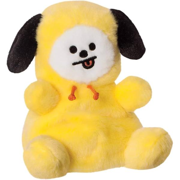 Jucarie de plus Aurora Chimmy Palm Pal 13cm in forma de catelus simpatic realizata din material textil moale si pufos ideala pentru imbratisare si joaca zilnica Designul vesel in nuante de galben cu detalii contrastante la urechi si fata este completat de hanoracul decorativ cu snururi care ii ofera un aspect modern si atractiv Expresia jucausa cu limba scoasa adauga un plus de personalitate si farmec Forma rotunjita si baza lata ii ofera stabilitate fiind potrivita atat pentru joaca 