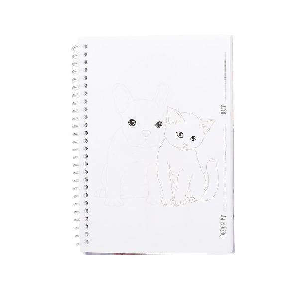 Modele cool &icirc;ntr-un format practic Cartea de colorat TOPModel Pocket cu copert&259; str&259;lucitoare are 120 de pagini cu figurine care pot fi create cu imagina&539;ie &537;i culori Include 1 foaie cu stickere cu accesorii la mod&259;