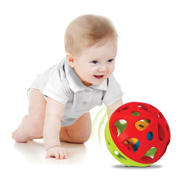 Jucaria mingiuta zornaitoare este conceputa special pentru a fi usor de manevrat de catre manutele mici ale bebelusilor Este ideala pentru cei mici incepand cu varsta de 3 luni si peste oferind o experienta interactiva si stimulativa in timpul jocului Forma dimensiunea si greutatea sunt adaptate pentru a fi perfecte pentru manutele delicate ale copiilor mici facilitand astfel manipularea si interactiunea cu jucaria Jucaria produce sunete placute de zornait prin agitare rostogolire sau 