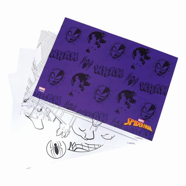Luati gentuta cu voi la plimbari in masina in calatorii si pictati scene frumoase din viata eroului vostru preferat in blocul de desen Spider-Man folosind creioanele colorate si amestecand acuarelele dupa cum doriti Eroii vostri preferati vor arata acum reali Daca doriti sa va faceti creatiile si mai impresionante adaugati autocolante precum si diverse alte modele cu eroul vostru preferat