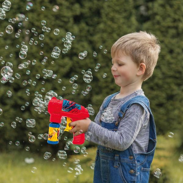 Pistol pentru baloane de sapun Spider Man ideal pentru copiii care adora joaca in aer liber Introdu flaconul cu solutie in pistolul pentru baloane apasa pe tragaci si creeaza mii de baloane de sapun intr-un mod simplu si distractiv Functioneaza fara baterii fiind usor de utilizat oriunde Setul include un flacon cu 56 ml de solutie pentru baloane gata de folosire Design colorat inspirat din universul Frozen perfect pentru joaca petreceri sau activitati in exterior Recomandat copiilor 