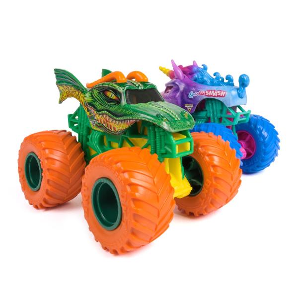 Pregateste-te pentru confruntari epice cu camioanele oficiale Monster Jam la scara 164 2 pachete de camioane fabricate cu formare prin injectie Fiecare pachet de 2 prezinta confruntari ale celor mai populare si mai cautate camioane monster Monster Jam cum ar fi Groparul contra &Icircnvatamant superior Buldozer contra Alergator pe linie Balaur contra Yeti si altele Fiecare camion Monster Jam din pachetul de 2 are detalii si grafica uimitoare si fiecare camion de jucarie are un sofer 