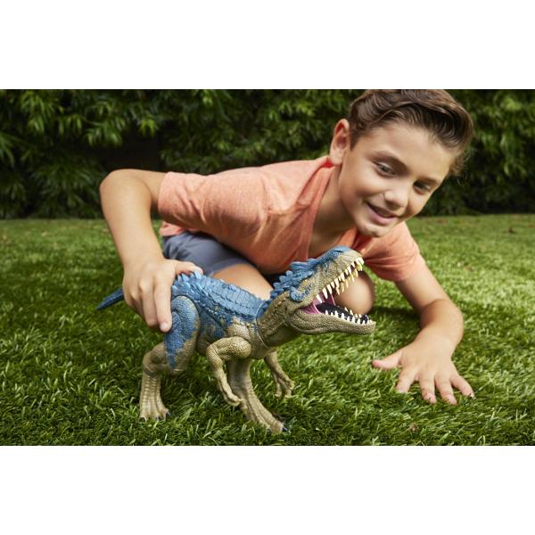 Acest Allosaurus Rampagin&39 nemilos este o evolutie epica a figurinelor Jurassic World Este un dinozaur evoluat si pregatit de aventura Un buton de pe coada ridica in mod spectaculos tepusele de pe spate si coada creand o imagine impresionanta Rotita de pe spatele acestui dinozaur activeaza o miscare continua si realista simbolizand atacuri feroce cu muscaturi si ragete puternice Allosaurus are tepi pe spate si pe coada care cresc in marime si ferocitate atunci cand butonul este 