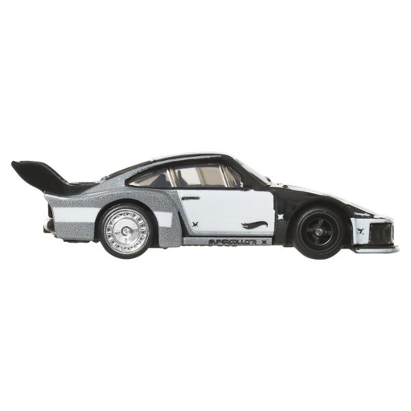 Colectia de caroserie din metal la scara 164 reproduce vehiculele preferate de fani cu anvelope reale Real Rider si grafica personalizata Fiecare model are decoratiuni speciale si ambalaje numerotate Le poti adauga pe toate in colectia ta Fiecare se vinde separat si in functie de disponibilitate Culorile si decoratiunile pot varia  Acest pachet contine masinuta Porsche 935