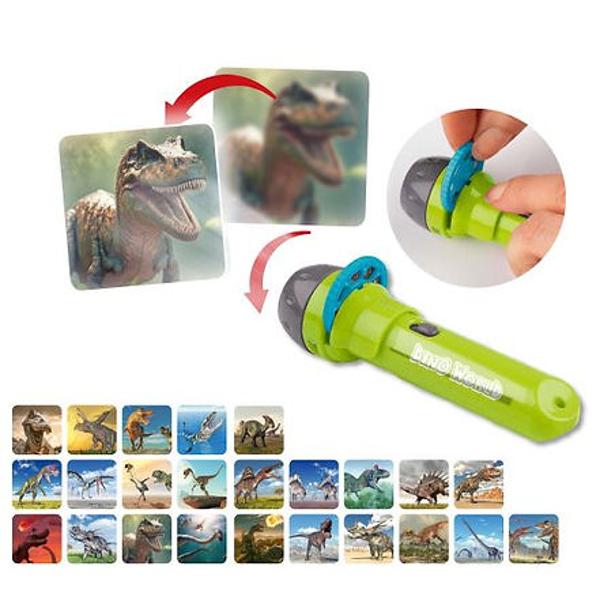Lanterna verde de la Dino World este &537;i un mic proiector prin introducerea a 3 discuri cu imagini diferite str&259;lucesc un total de 24 de motive interesante cu dinozauri Bateriile sunt incluse &537;i pot fi &icirc;nlocuite ulterior 3 baterii tip pastil&259; LR44