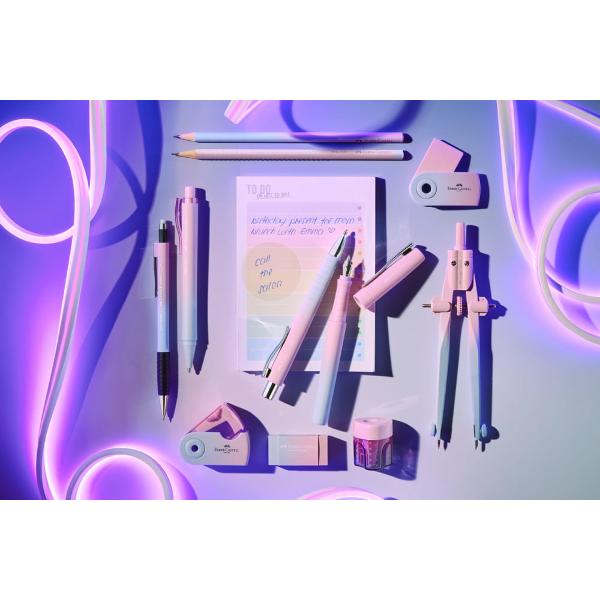 Stilou Poly Pen M Faber-Castell gama Flow de la Faber-Castell Culoare bleu-roz cu efect gradient Corp si componente din plastic reciclat Varf tip M care permite o scriere lina si precisa Penita din otel inoxidabil Forma ergonomica grip placut la atingere cu textura anti-alunecare ce confera o experienta confortabila de scris