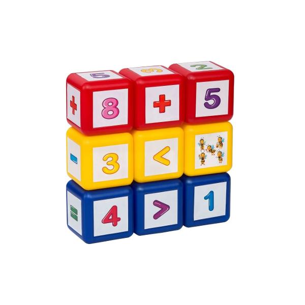 Setul &bdquo;Cuburi mici &ndash; Matematica&rdquo; este o jucarie educativa conceputa pentru a-i ajuta pe copii sa descopere cifrele semnele matematice si notiunile de baza ale numararii intr-un mod distractiv Prin joaca copilul invata sa recunoasca cifrele sa compare numerele si sa efectueze primele operatii matematice Setul contine 9 cuburi din plastic fiecare avand pe fete cifre semne matematice si imagini colorate care reprezinta cantitatea corespunzatoare fiecarui numar Acest 