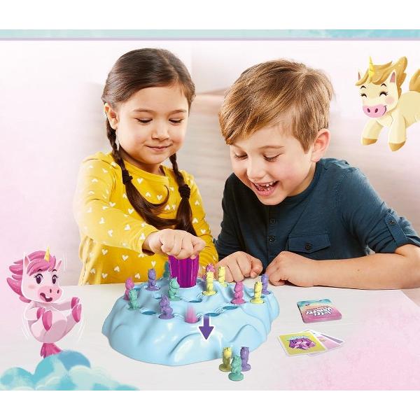 Jocul Unicorn Lotti Karotti O cursa palpitanta a unicornilor catre cristalul magic Care dintre ei va dobandi puteri magice Unicornilor le revine sarcina de a strabate norii pufosi insa pe drum ii asteapta numeroase surprize Din cand in cand cristalul magic se roteste iar pe tabla apar gauri in care pot cadea figurinele jucatorilor Castiga jucatorul care ajunge primul pe varf cu unul dintre unicornii sai Configuratia tablei se schimba la fiecare tura iar mecanica unica a jocului face ca 