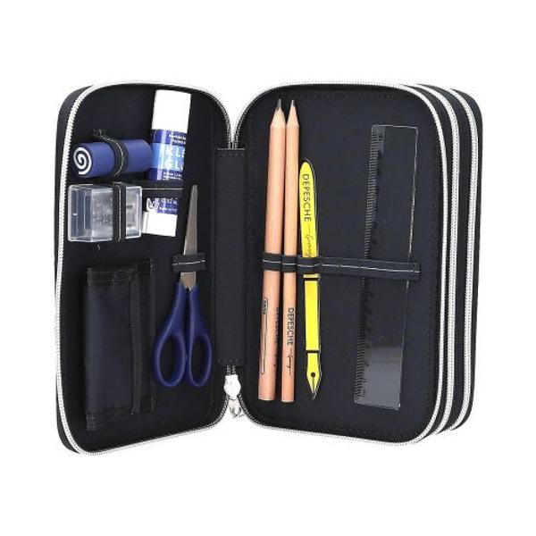 Penarul triplu &537;colar&nbsp;Depesche Action World&nbsp;cu tematic&259; Gaming este companionul ideal pentru tinerii pasiona&539;i de curse auto &537;i jocuri video Confec&539;ionat din 100 poliester penarul este durabil &537;i rezistent la utilizarea zilnic&259; men&539;in&acirc;nd &icirc;n acela&537;i timp toate materialele &537;colare organizate &537;i u&537;or accesibile &Icirc;n fa&539;&259; pe penar ve&539;i g&259;si o scen&259; 