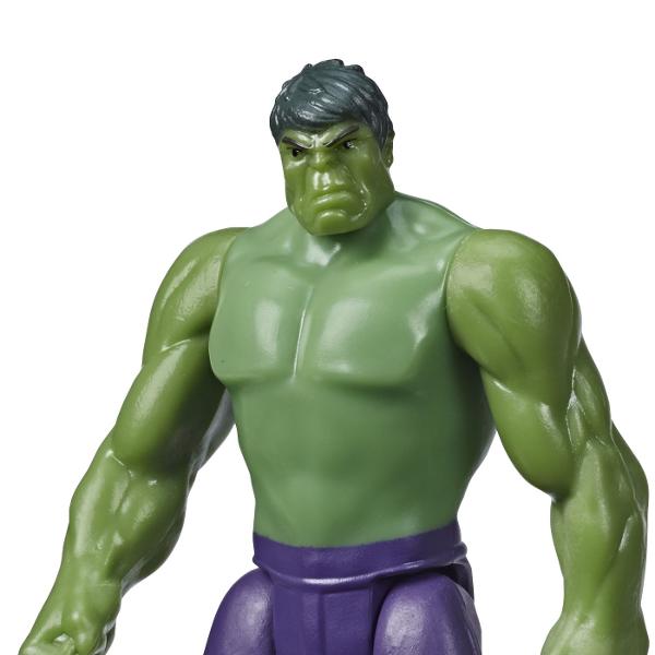 Figurina Marvel de 95 cm aduce in joaca universul spectaculos al supereroilor si este ideala pentru recrearea scenelor de actiune sau inventarea unor aventuri noi Figurina are un design inspirat de personajele emblematice Marvel cu detalii specifice si elemente articulate care permit diferite pozitii de joaca Dimensiunea compacta o face usor de manevrat transportat si integrat in colectiile de figurine ale copiilor Produsul este disponibil in mai multe modele fiecare figurina fiind 