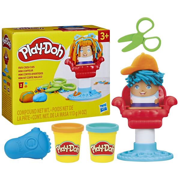 Setul Play-Doh Mini ofera copiilor o modalitate distractiva de a modela si crea diferite forme din plastilina Cu ajutorul presei si al accesoriilor incluse plastilina poate fi presata prin diverse sabloane pentru a obtine modele forme si decoratiuni variate Setul include 2 recipiente cu plastilina Play-Doh in culori diferite cu o cantitate totala de 113 g precum si accesorii pentru modelare si decupare Activitatea stimuleaza creativitatea imaginatia indemanarea si motricitatea fina 