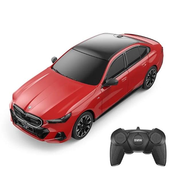 Copilul dumneavoastra se poate juca in voie cu masina cu telecomanda Bmw I5 scara 1 la 24 oferita de brandul international Rastar Nicio cursa nu este imposibil de castigat cu acesta masinuta replica oficiala cu licenta a modelului original construita cu mare atentie la detalii Masinuta are proportiile ideale pentru momente pline de distractie si amuzament Masinuta functioneaza pe frecventa de 24GAlimentarea se face astfel  pentru masinuta sunt necesare 3 baterii tip AA  iar pentru 