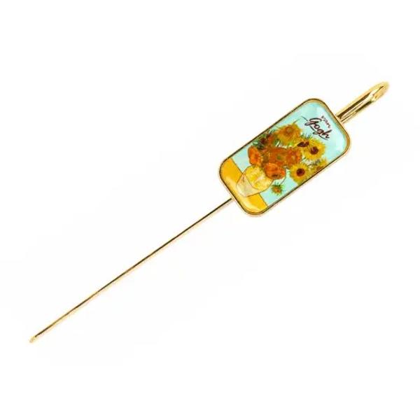 Semn de carte metalic &ndash; Floarea-soarelui Vincent van GoghUn strop de art&259; &icirc;ntre paginile c&259;r&539;ii tale preferate Inspirat de floarea-soarelui lui Vincent van Gogh acest semn de carte metalic aduce farmecul picturii &icirc;n micile pauze de lectur&259;Practic &537;i decorativ p&259;streaz&259; locul &icirc;n carte &537;i poate 