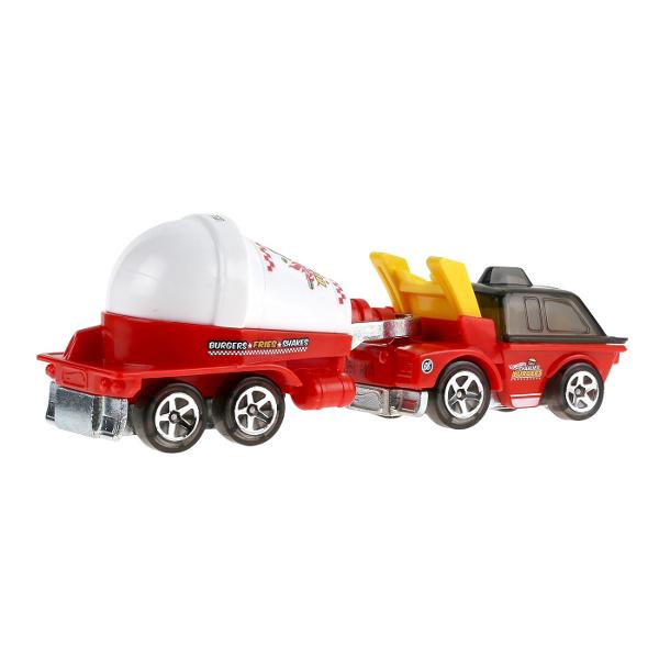 Flota Hot Wheels Track este gata de cursa Conceput sa functioneze cu senile Hot Wheels fiecare vehicul este la scara 164 si include o cabina si o remorca cu decoratiuni dragute si o multime de grafica Diferite sortimente sunt disponibile pe tot parcursul anului pentru sortimente tot mai variate Copiii si colectionarii deopotriva isi vor dori propria escadrila personalizata Articole vandute separat Stilurile culorile si decoratiunile pot varia Cu detaliile lor cool si decorurile lor 