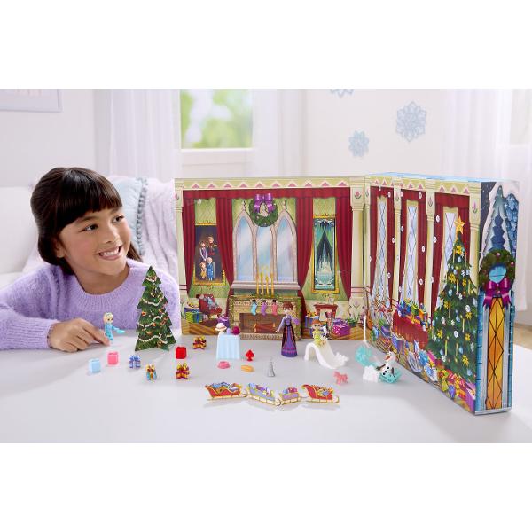 Calendarul de Advent Disney Frozen 2026 aduce magia sarbatorilor mai aproape de cei mici cu surprize inspirate din universul Frozen In spatele celor 24 de ferestre se ascund 3 papusi si 21 de accesorii astfel incat fiecare zi pana la Craciun devine o noua descoperire Copiii pot recrea scene de poveste si isi pot imagina propriile aventuri alaturi de personajele indragite din Frozen Decorul festiv si accesoriile incluse completeaza experienta de joaca si fac din acest calendar un cadou 