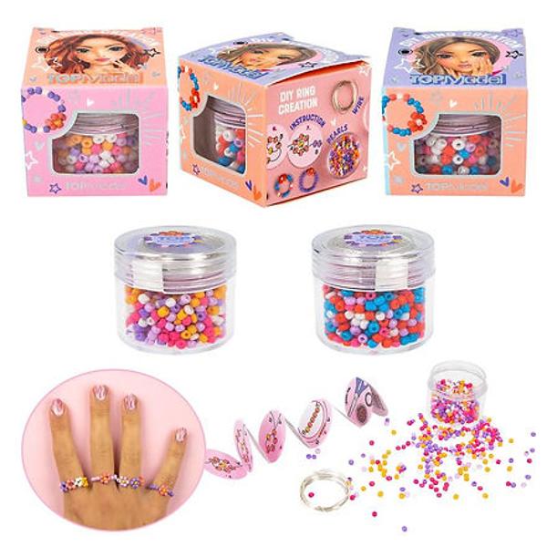 Cu kitul de bijuterii TOPModel&nbsp; va puteti crea propriile inele Kitul contine instructiuni pas cu pas pentru a crea bijuterii si un cod QR pentru un tutorial video Margelele mici si sarma sunt ambalate Intr-o cutie transparenta&nbsp;Disponibil In doua culori - albastru coral alb liliac si roz sau&nbsp;- mov liliac roz alb si galben&nbsp;Nu se poate alege culoare se livreaza in functie de stoc