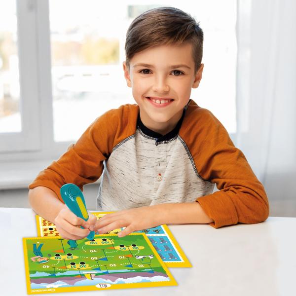 Agerino Enciclopedia Electronica este un joc educativ interactiv conceput pentru copiii cu varsta de la 5 ani in sus care transforma invatarea intr-o activitate distractiva si usor de parcurs Cu ajutorul stiloului electronic copilul poate raspunde la intrebari verifica imediat raspunsurile si descoperi informatii din mai multe domenii importante pentru dezvoltarea sa Setul include peste 500 de intrebari si 60 de activitati educative concepute pentru a-i ajuta pe cei mici sa exerseze si sa 