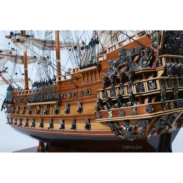 Velier Soleil Royal reproducere la scara realizata manual din lemn de cedru rosu canadianDimensiuniL L711  l254  H686cmProdusul este insotit de Certificat de autenticitate&nbsp;Fondata in 1999 Old-Modern Handicrafts  OMH esteun producator de top in domeniul constructiei modelelor la scara a unor salupe nave si veliere representative pentru istoria navalap stylefont-weight 