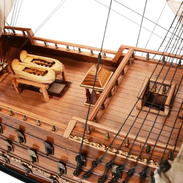 Produsele reprezinta un cadou perfect menit sa ne decoreze locuinta sau biroul fiind deosebit de atractieve penrtu colectionariProdusul este insotit de Certificat de autenticitate&nbsp;Fondata in 1999 Old-Modern Handicrafts  OMH esteun producator de top in domeniul constructiei modelelor la scara a unor salupe nave si veliere representative pentru istoria navalaIncepand cu reproduceri la scara a transatlanticului&nbsp;RMS Titanic si a navei HMS 