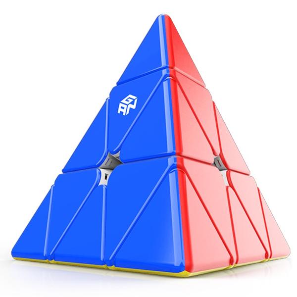Seria de caracteristici surprinzatoare continua GAN face din cuberi speedcuberi Alegand produsele GAN &8203;alegi cel mai de succes brand de cuburi din lume Cu doar 65 g GAN Pyraminx este cel mai usor puzzle piramidal de pe piata Acest cub este primul pyraminx dotat cu noul sistem de pozitionare core-edge Acesta prezinta design de fagure de miere ce fac mai usoare rotirile mai line si mai confortabile Versiunea Standard a acestui cub este versiunea de baza Acest cub prezinta piulite 