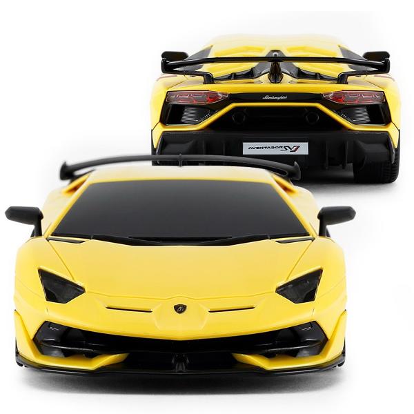 Copilul dumneavoastra se poate juca in voie cu masina cu telecomanda Lamborghini Aventador SVJ scara 1 la 24 oferita de brandul international Rastar Nicio cursa nu este imposibil de castigat cu acesta masinuta replica oficiala cu licenta a modelului original construita cu mare atentie la detalii Masinuta are proportiile ideale pentru momente pline de distractie si amuzament avand dimensiunile in centimetri dupa cum urmeaza  1899252Masinuta functioneaza pe frecventa de 