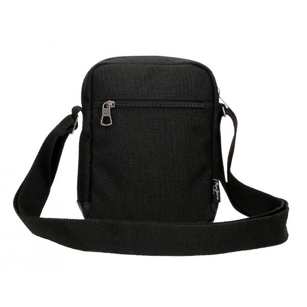 Geanta umar cu dimensiune 17x22x6 cm capacitate 2 litri culoare neagra bareta gentii este ajustabila pentru un confort sporit lungimea baretei este de aproximativ 80 cm 1 compartiment material poliester  piele ecologica geanta poate fi transportata pe umar cu ajutorul baretei material impermeabil 2 buzunare interioare pentru depozitare accesorii si gadgeturi inchidere cu fermoar 1 buzunar frontal pentru acces usor la accesorii si gadgeturi