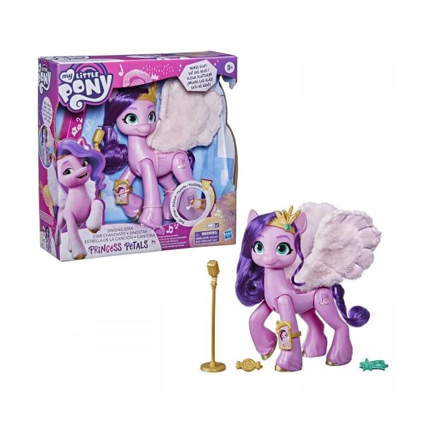 Faceti cunostinta cu Princess Petals un Pegasus din Zephyr Heights Princess Petals este o vedeta pop stilata si talentata Imaginati-va cum canta la Gala Regala inspirata de filmul My Little Pony A New Generation Include o figura ponei roz Princess Petals de 15cm cu o nota muzicala  Parul moale mov al poneiului este ondulat in stilul ei caracteristic De asemenea are muzica si miscare Apasati-i pe nota muzicala pentru a o auzi fredonand o parte din cantecul ei &bdquoGlowing 