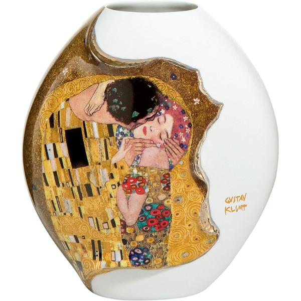 Vaz&259; decorativ&259; Goebel – The Kiss de Gustav Klimt 14 cmUn omagiu adus iubirii &537;i frumuse&539;ii eterne aceast&259; vaz&259; din por&539;elan fin poart&259; amprenta inconfundabil&259; a brandului Goebel &537;i este lucrat&259; manual cu m&259;iestrie artistic&259;Decorat&259; cu celebra lucrare „The Kiss” de Gustav Klimt vaza capteaz&259; esen&539;a pasiunii &537;i romantismului specific operei sale Culorile vibrante 