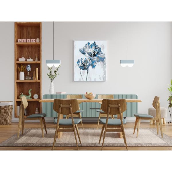 Setul de pictura pe numere te poate scufunda partial in lumea fanteziilor tale si iti ofera posibilitatea de a patrunde mai mult in lumea artei de a petrece placut si productiv timpul liber De asemenea rezultatul muncii poate sa se transforme in decor pentru casa sau o ideie minunata de cadou Ce contine setul de pictura pe numere Un desen contur cu indicarea numarului culorii Fiecare celula de contur a imaginii este numerotata si corespunde unei cutii cu vopsea Set vopsea acrilica care 