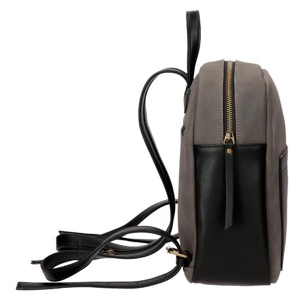 Rucsac casual 28 cm Pepe Jeans Lorain negru - culoare negru material piele ecologica dimensiune 24x28x10 cm bretele ajustabile 1 compartiment maner superiorAceast&259; linie de gen&539;i pentru dama de la Pepe Jeans este ideal&259; pentru toamn&259; datorit&259; u&537;urin&539;ei sale în combinarea lor cu orice tinuta Toate piesele sunt confec&539;ionate din piele sintetic&259; &537;i ave&539;i patru culori diferite din care s&259; alege&539;i dintre piesele 