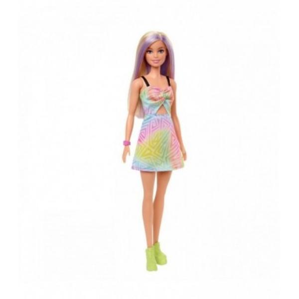 Fashionistas este una dintre cele mai indragite colectii Barbie oferind o gama larga de papusi cu diferite stiluri si accesorii introducand conceptul de diversitate si acceptare in randul fetelor Aceasta colectie include papusi cu diferite tipuri de siluete tonuri de piele culori de ochi si par astfel fetele nu se vor plictisi niciodata si isi vor gasi papusa asemanatoare stilului lorPapusile au stilul lor propriu inspirat de ultimele tendinte din moda si vin cu o tinuta 