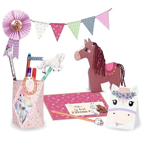 Pentru t&259;iere pliere brodare &537;i proiectare &Icirc;n cartea creativ&259; DIY Paper Fun by Miss Melody exist&259; totul pentru scrisori BFF c&259;r&539;i po&537;tale lan&539;uri fanion ambalaje dulci &537;i multe altele 32 de pagini colorate dintre care 9 din carton solid &537;i 550 de autocolante pentru fanii ambarca&539;iunilor nebune de cai