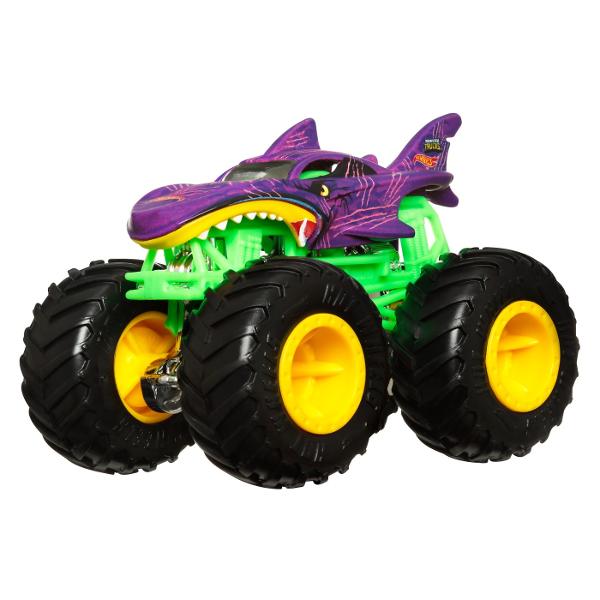 Camioanele Hot Wheels Monster Trucks 164 Color Shifters Trucks ofera zdrobire si prabusire cu bonusul a doua decoruri pe un singur camion Pur si simplu scufundati camionul Color Shifters in apa rece ca gheata pentru a-si schimba in mod magic aspectul initial apoi schimbati-l inapoi scufundandu-l in apa calda Repetati procesul de mai multe ori pentru a alterna modelele Avand la dispozitie atat de multe Camioane Monster Color Shifters minunate copiii vor dori sa le adune pe toate Fiecare se 